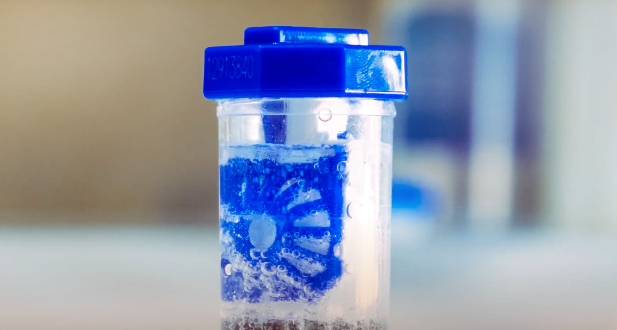 peroksiidilahus mullitab konteineris