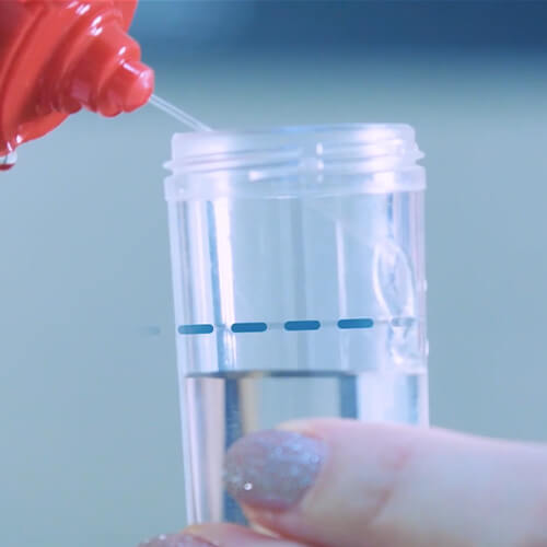 Konteineri täitmine peroksiidilahusega täitejooneni