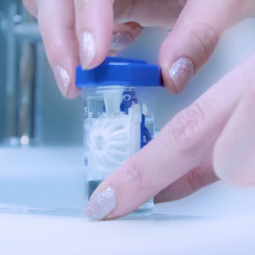 Läätsede asetamine peroksiidimahutisse